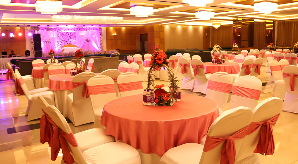 Luxury banquet hall setup for weddings and events with round tables and elegant pink-themed décor